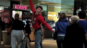 Video of the Day: Dancing With an iPod in Public – Christmas Edition